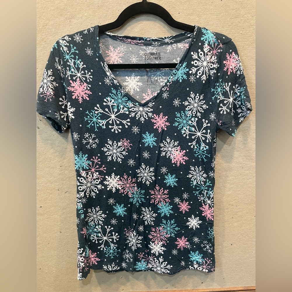 Snowflake tee
